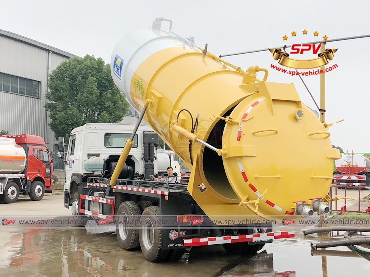 18,000 Litres Vacuum Tanker Sinotruk - Tipping